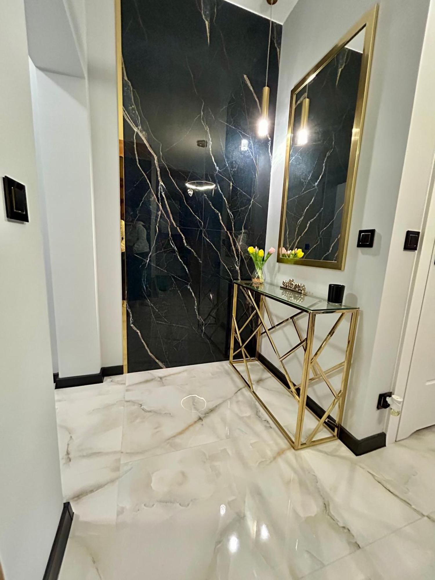 Golden Luxury Suite Nowy Dwór Mazowiecki Eksteriør billede